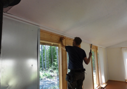 9steve-putting-up-curtain-rods